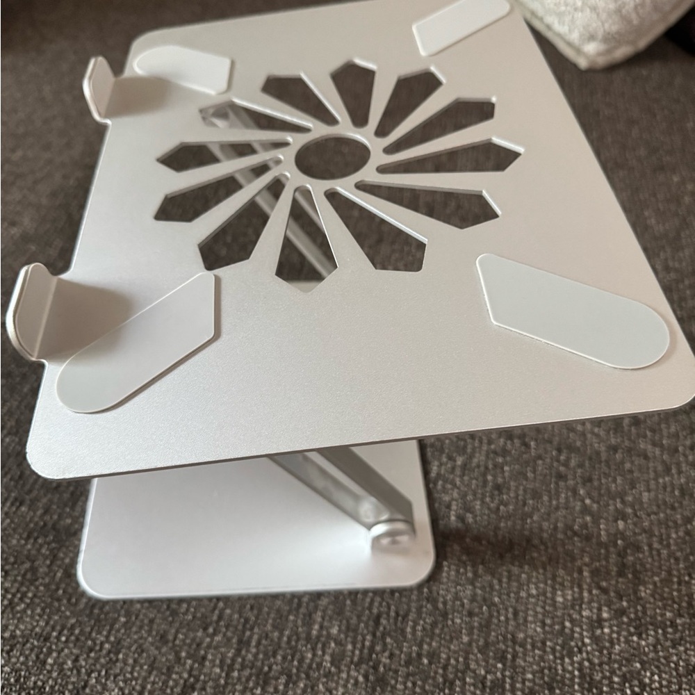 Skrebbo Silver Laptop or Tablet Stand - Picture 3 of 8
